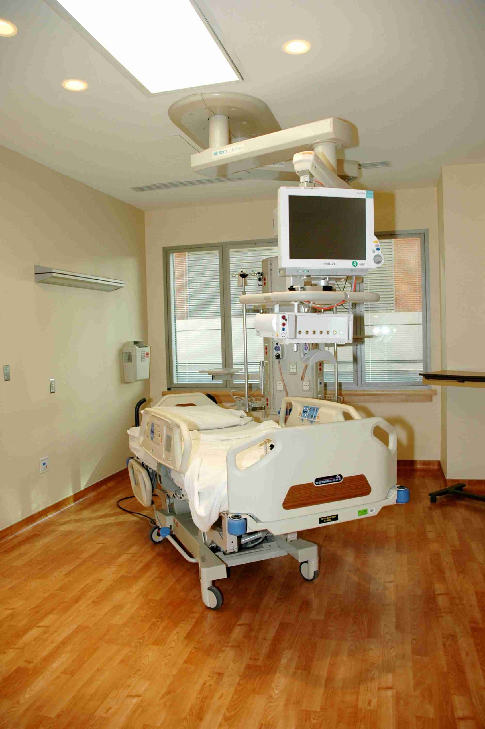 letto di ospedale in sala