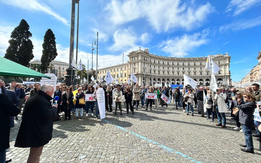 Payback, FIFO Sanità in piazza con imprenditori e dipendenti